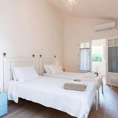 Villa Sleeps 12 Pool Air Con Wifi Kassiopi