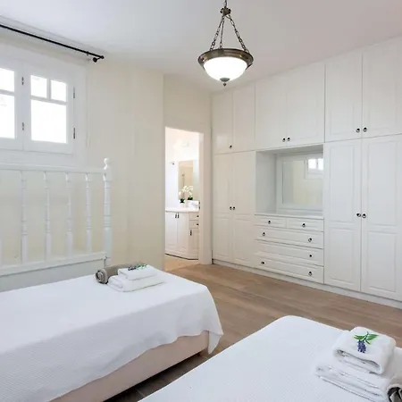 Sleeps 12 Pool Air Con Wifi Villa