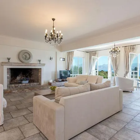 Sleeps 12 Pool Air Con Wifi