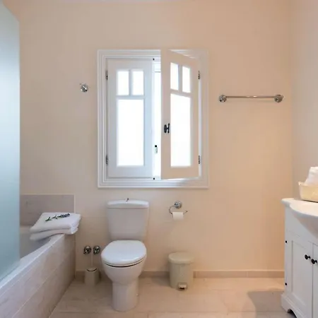 Sleeps 12 Pool Air Con Wifi * Kassiopi