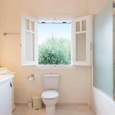 Villa Sleeps 12 Pool Air Con Wifi Kassiopi