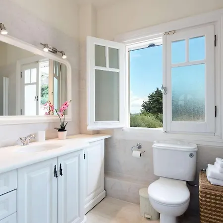 Sleeps 12 Pool Air Con Wifi