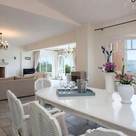 Sleeps 12 Pool Air Con Wifi * Kassiopi