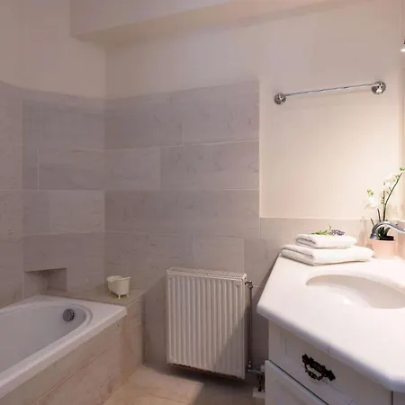 Sleeps 12 Pool Air Con Wifi Kassiopi