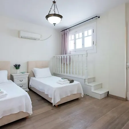 Villa Sleeps 12 Pool Air Con Wifi Kassiopi