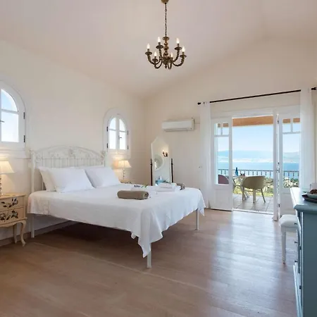 Sleeps 12 Pool Air Con Wifi Kassiopi