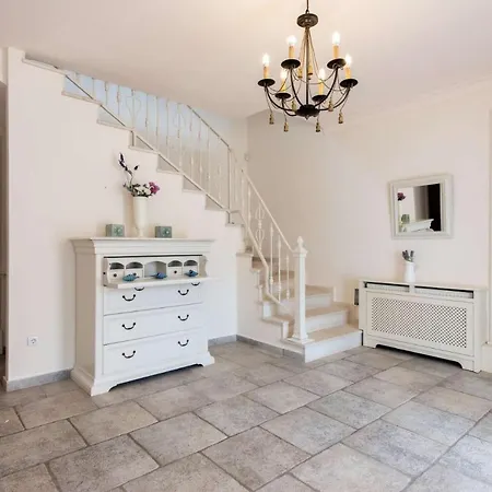 Sleeps 12 Pool Air Con Wifi *